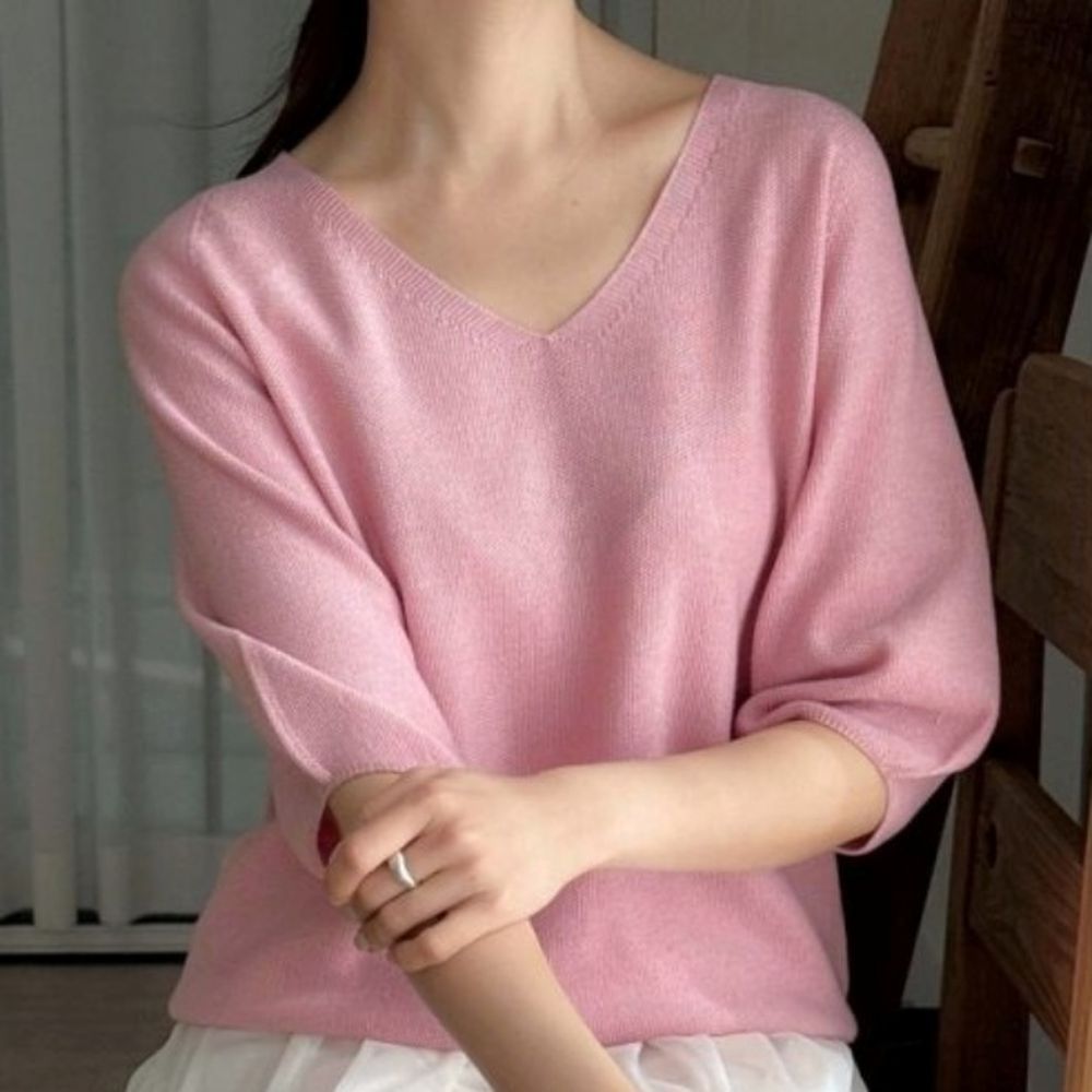 韓製 羊毛混絲V領無縫針織五分袖上衣-粉 (FREE)