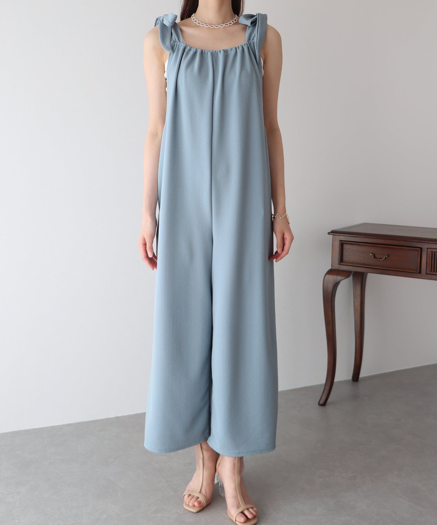 日本 BLUE EAST - 休閒扭結垂墜連身褲-水藍