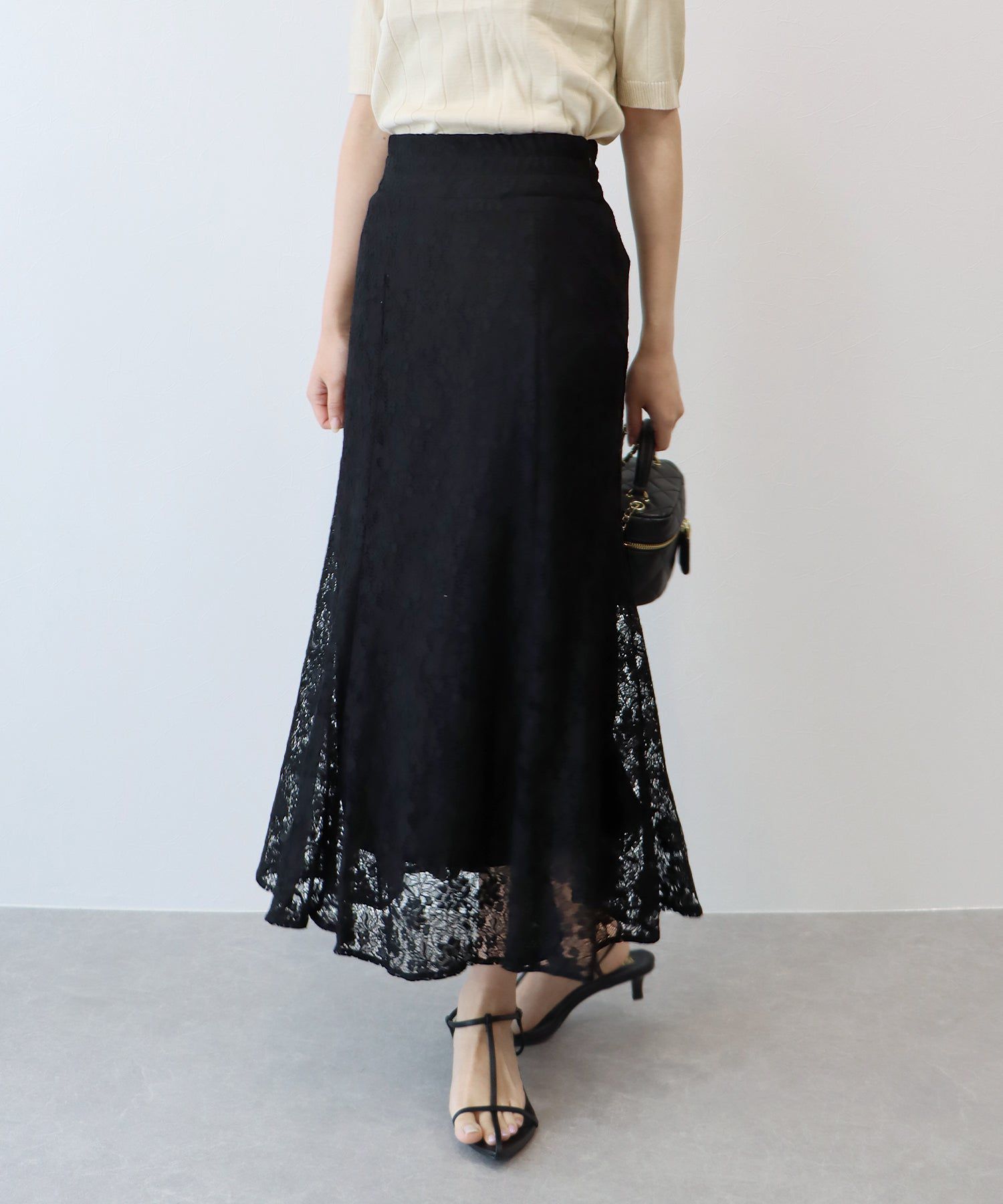 日本 BLUE EAST - 花朵蕾絲修身魚尾裙-經典黑