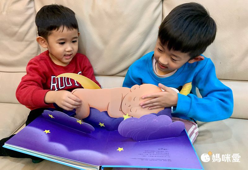 你在媽媽肚子裡的樣子―1：1真實比例小寶寶立體書（立體封面典藏版）