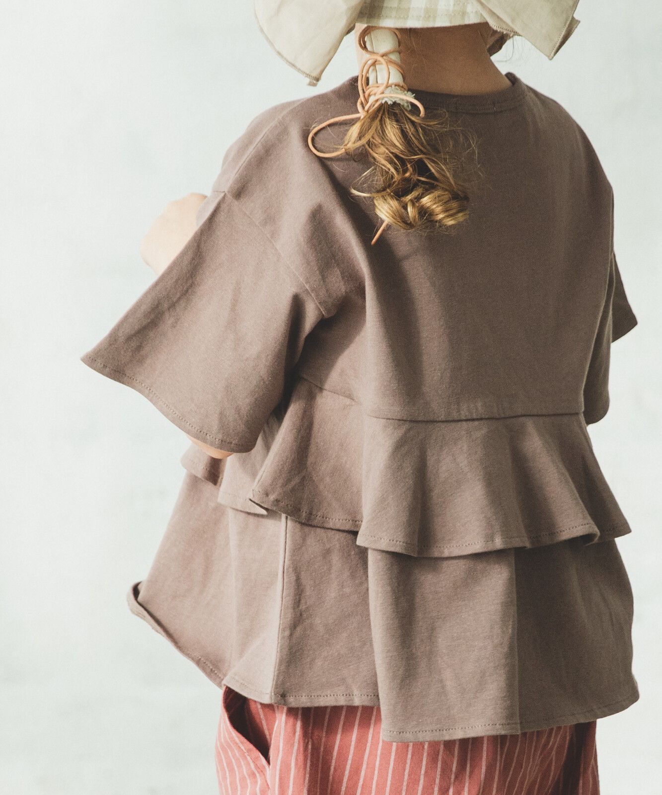 日本 PAIRMANON - 100%柔棉 拼接短T-浪漫荷葉衣襬-淺杏