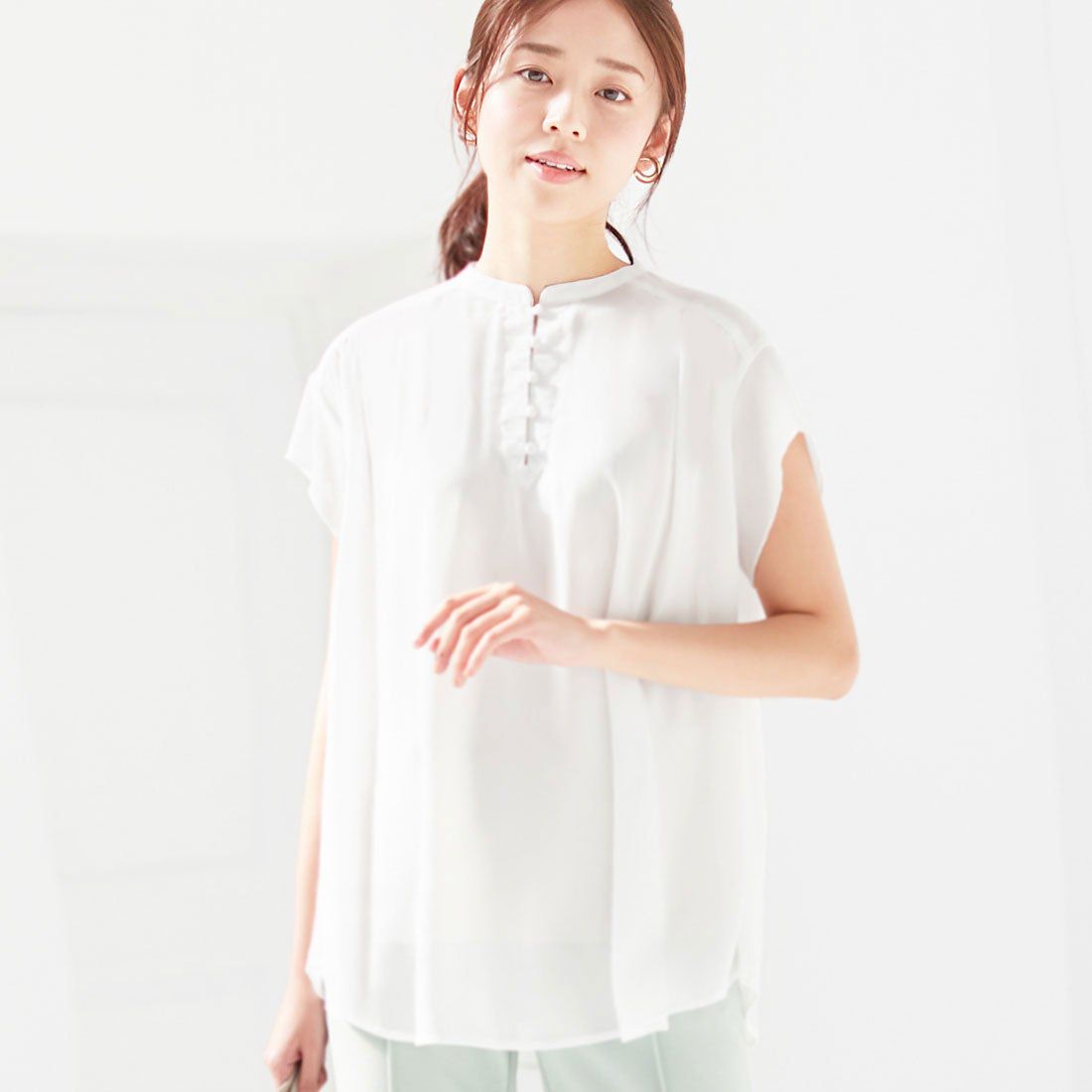 日本 BELLUNA - 微立領楊柳雪紡短袖上衣-冰河灰