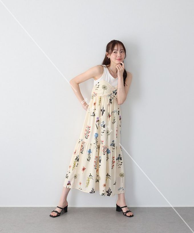 日本 BLUE EAST - 優雅皺摺度假花卉吊帶洋裝-米杏 (M)