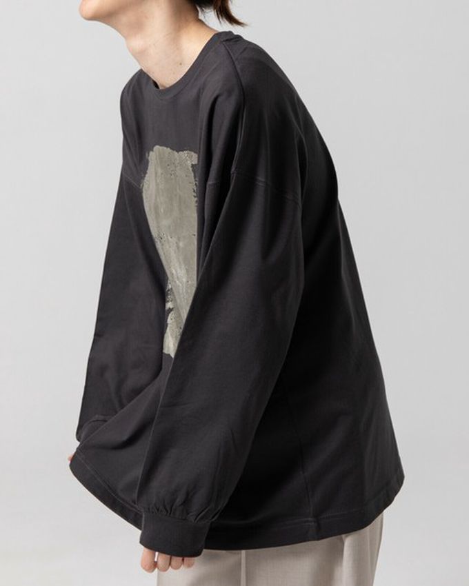 日本 gleam - 燙金時尚光澤廓形寬版長袖上衣-炭黑x銀