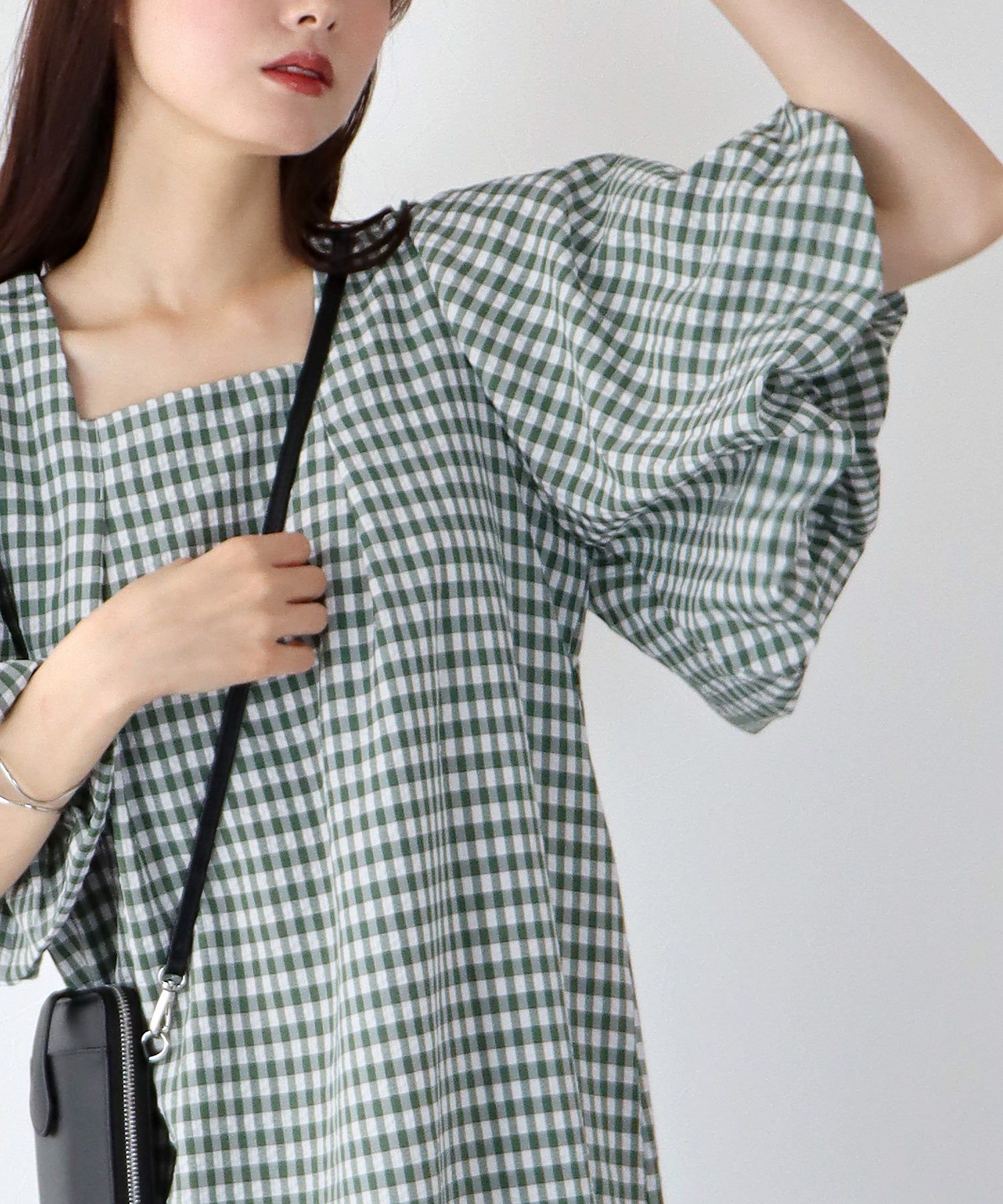 日本 BLUE EAST - 文藝方領大泡泡袖洋裝-格紋-黑