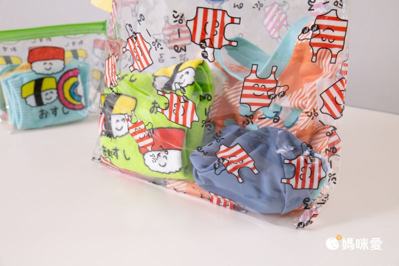 日本 OKUTANI - 童趣插畫小方巾/手帕-鯨魚先生-藍 (20x20cm)