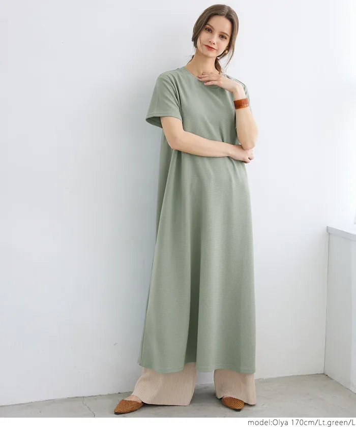 日本 COCA - 速乾彈性 修身圓領短袖洋裝-黑