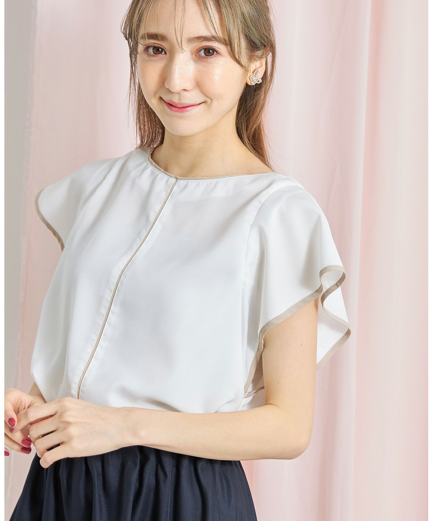 日本 tocco-closet - 撞色滾邊波浪袖上衣-天使白