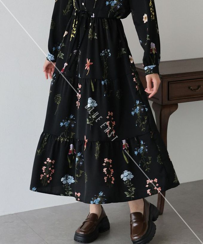 日本 BLUE EAST - [人氣款]簡約抽繩收腰長袖洋裝-斑點小花-黑