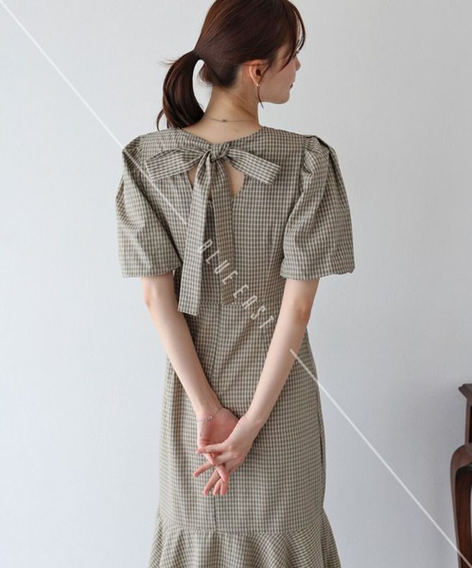 日本 BLUE EAST - 優雅方領後綁帶泡泡袖魚尾洋裝-格紋-黑 (M)