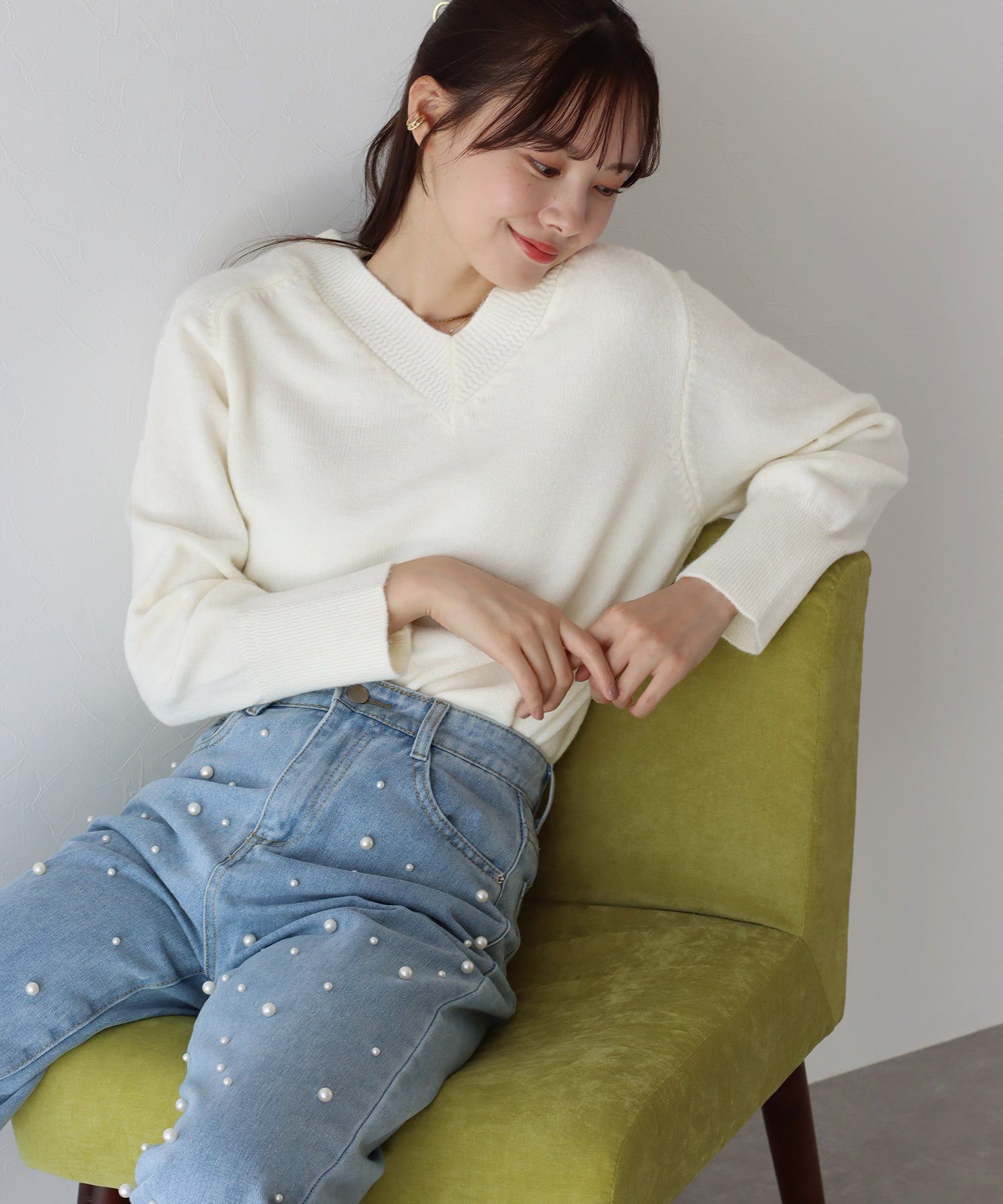 日本 BLUE EAST - 顯瘦V領柔軟針織上衣-黑