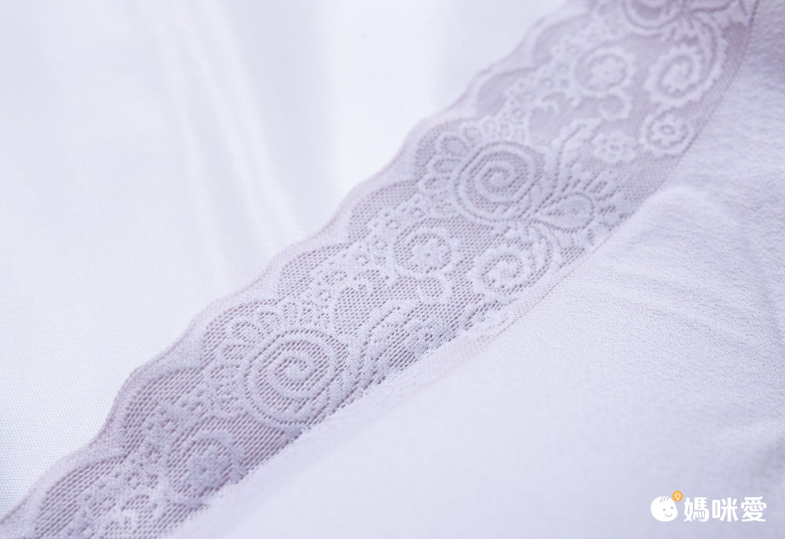 香茉 CHANMODE - 細緻雲柔感V領貼合無痕內衣-細肩款-黑-內衣x1件