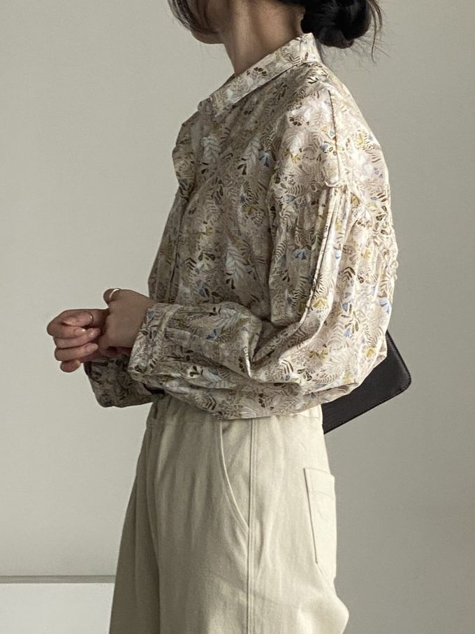 韓國女裝連線 - 花草圖樣翻領拼接長袖襯衫-卡其 (FREE)