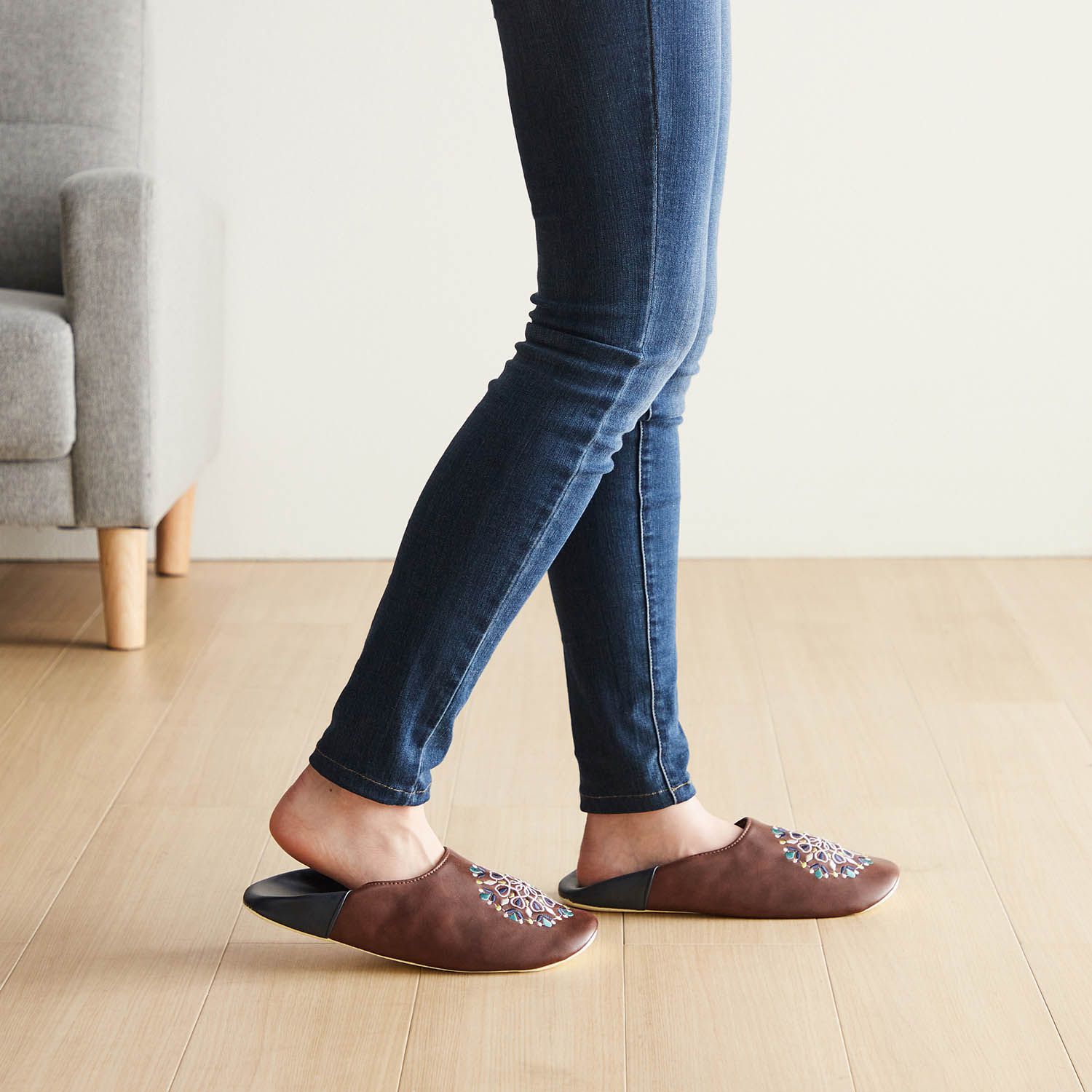 日本千趣會 - 北歐風 皮質麵包型室內拖鞋-煙花綻放-咖啡x黑 (M(24-26cm))