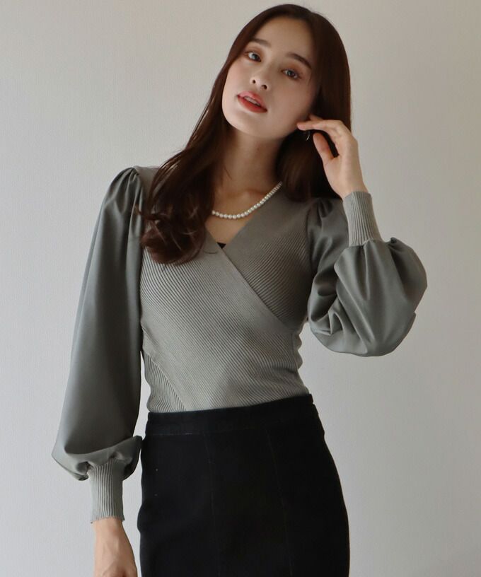 日本 BLUE EAST - V領羅紋拼接泡泡長袖上衣-藍灰