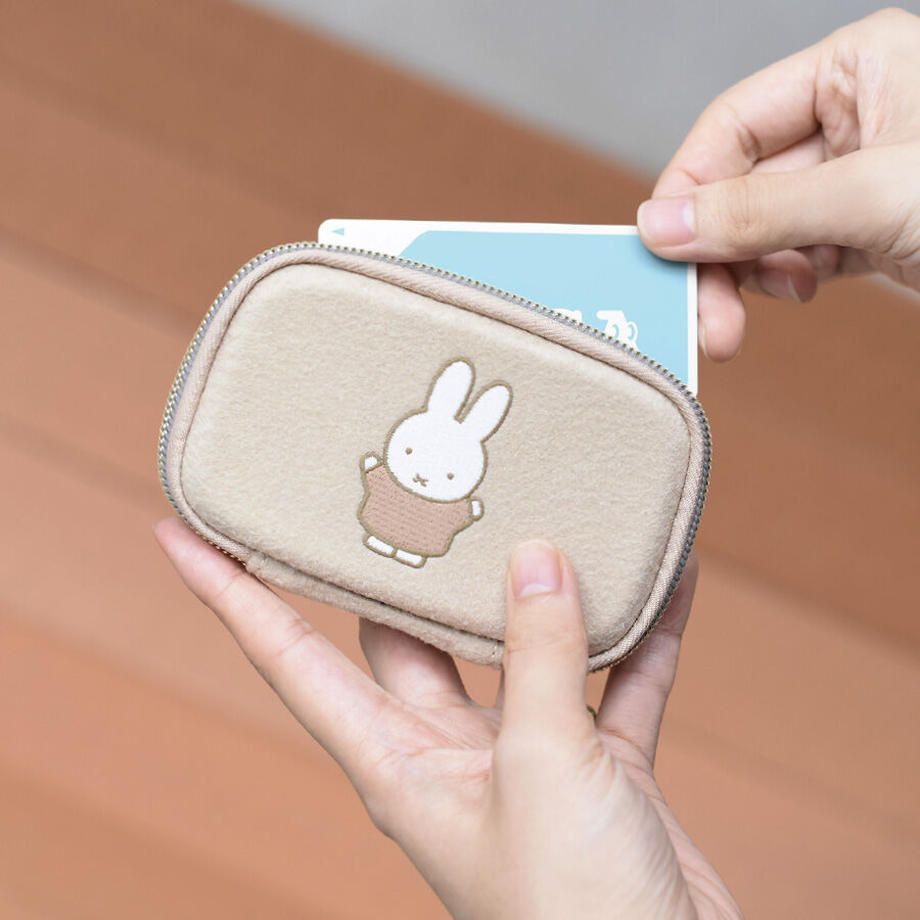 日本P+G design - 刺繡羊毛氈硬式拉鍊卡片零錢包-晚安米飛