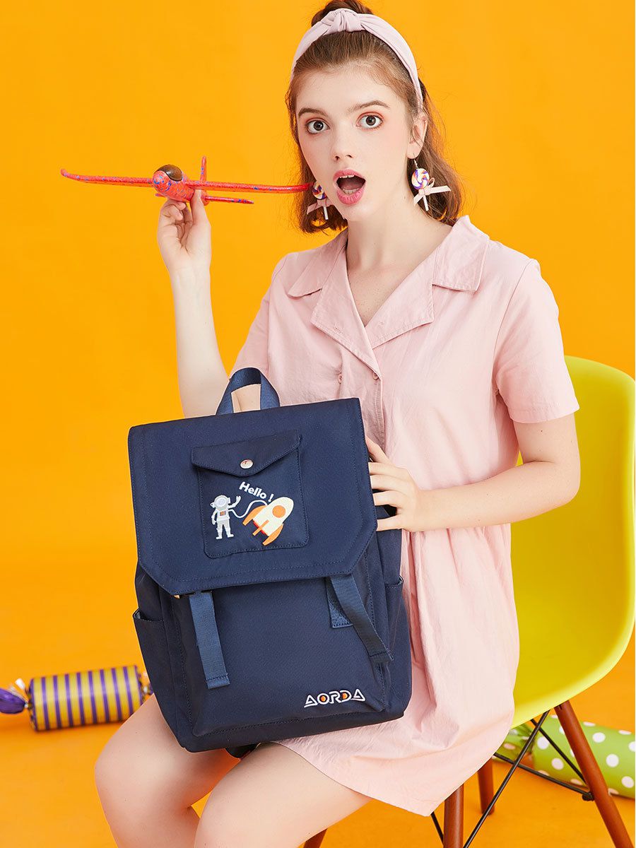 可愛小口袋翻蓋書包-深藍色x紅色