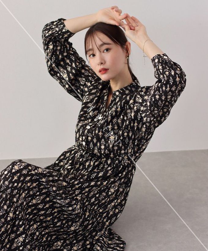 日本 BLUE EAST - [人氣款]簡約抽繩收腰長袖洋裝-撞色袖-黑 (一般長)