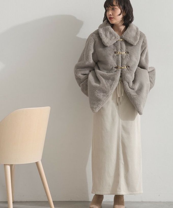 日本 ELENCARE DUE - 魅力金扣柔軟蓬鬆仿毛翻領大衣外套-象牙白