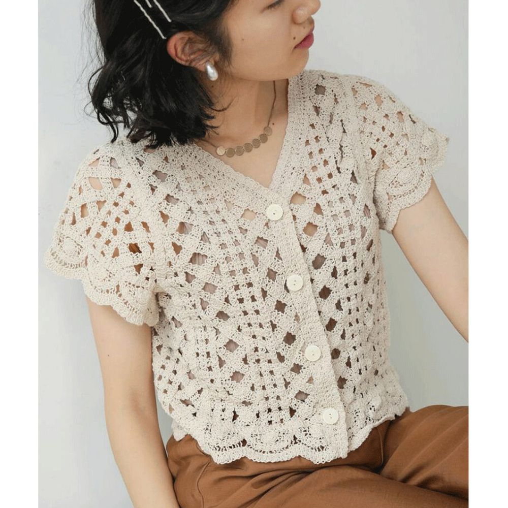 日本 Bou Jeloud - 鏤空造型短袖針織排扣上衣-杏