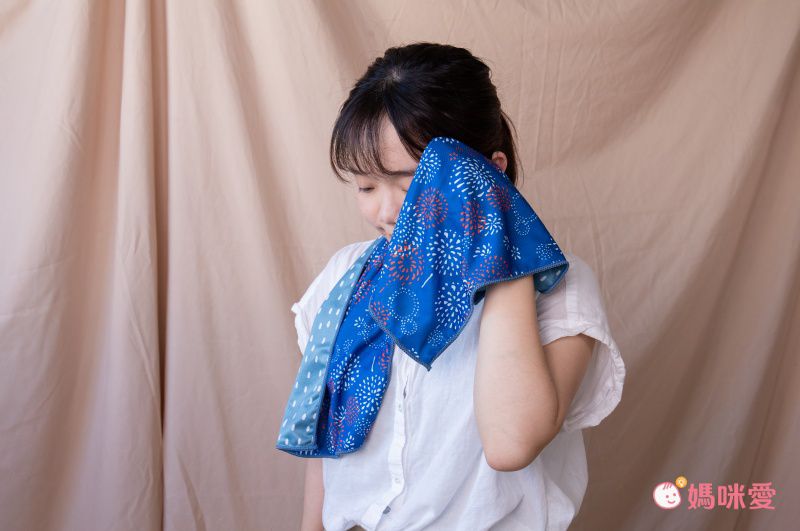 日本現代百貨 - 抗UV水涼感巾(附收納罐)-格子-粉 (30x100cm)