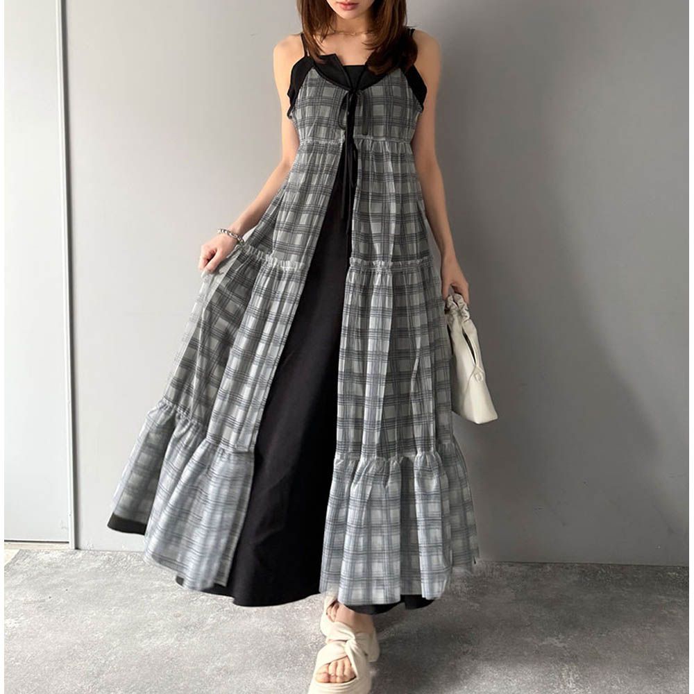 絕美透膚格紋細肩帶薄紗罩衫-黑