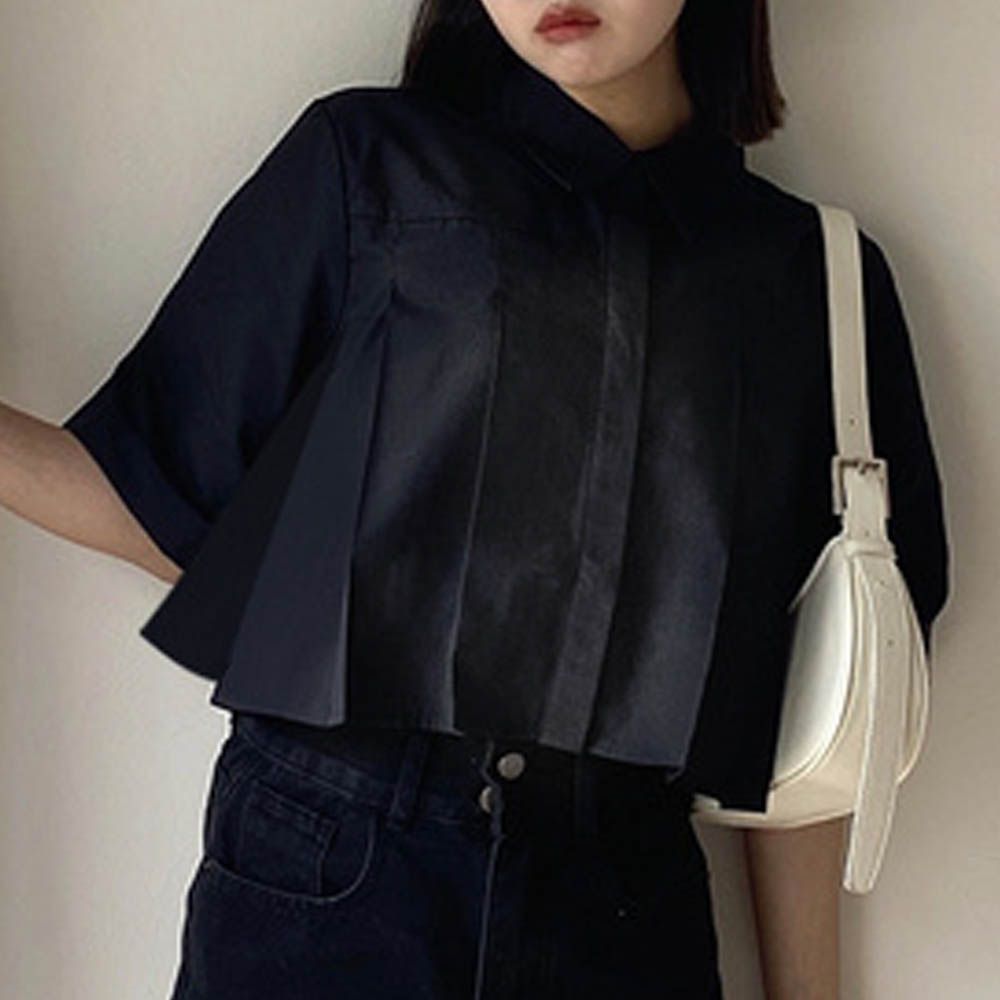 俐落有型皺褶短版襯衫-黑 (F)