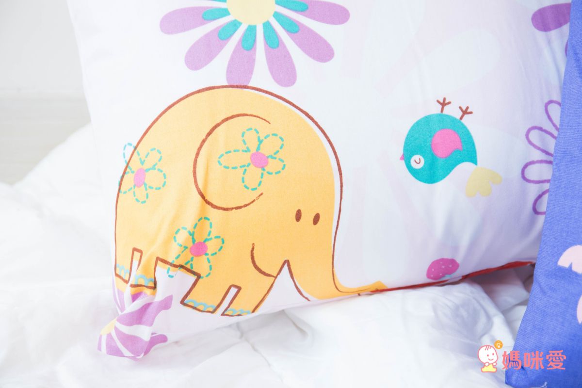 鴻宇 HongYew - 防螨抗菌100%美國棉兒童纖維枕-心心象印-1851