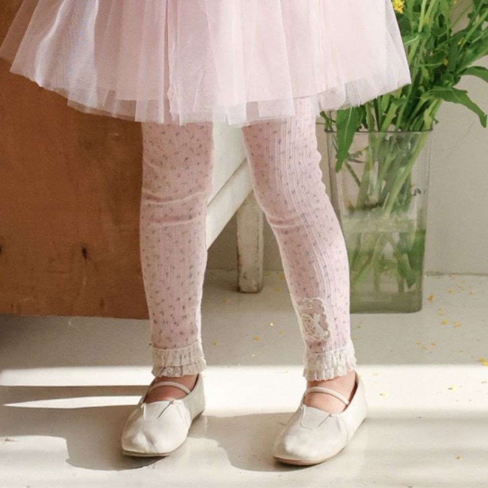 Puellaflo 鬆緊腰精緻蕾絲點綴彈力內搭褲-碎花-粉