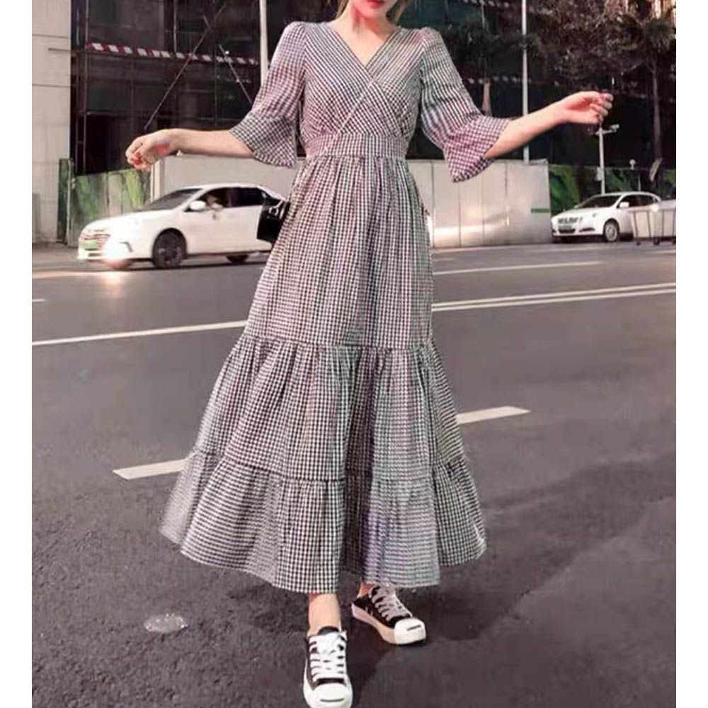 俏麗V領柔美荷葉短袖洋裝-黑格紋 (F)