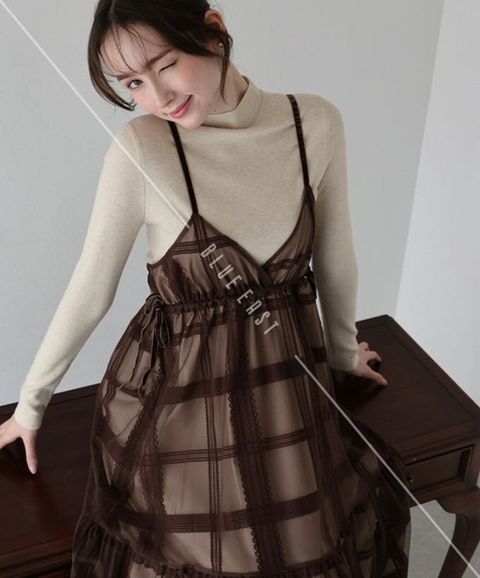 日本 BLUE EAST - 甜美植絨大格紋吊帶背心洋裝-卡其