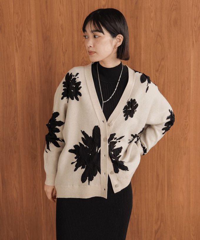日本 Bab - 唯美花卉寬鬆感針織開襟外套-杏黑