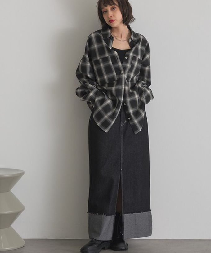 日本 ELENCARE DUE - 10oz抽鬚摺邊俐落前開叉牛仔長裙-海軍藍