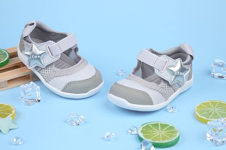 日本IFME - 銀灰星星和風兒童機能寶寶水涼鞋-銀灰色