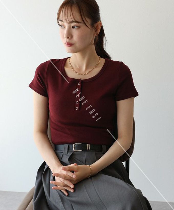 日本 BLUE EAST - 亨利領合身美型短袖上衣-水藍