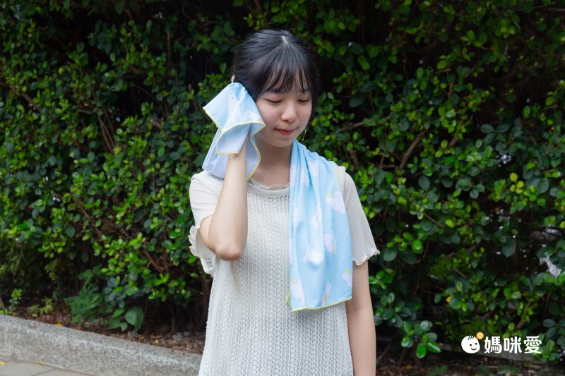 日本 LIV HEART - 抗UV水涼感巾(附收納袋)-檸檬企鵝 (30x100cm)