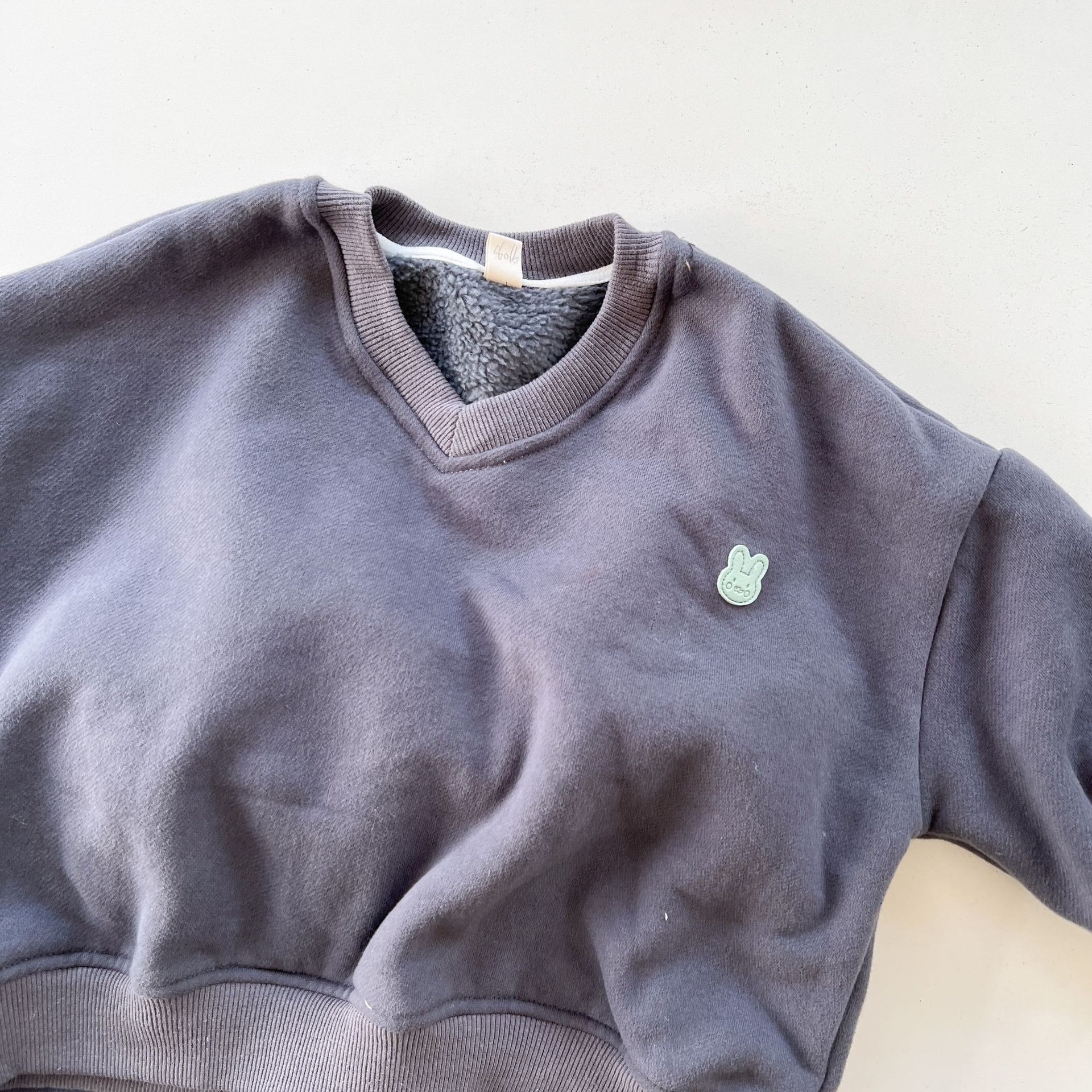 小兔徽章V領加絨長袖套裝-卡其色