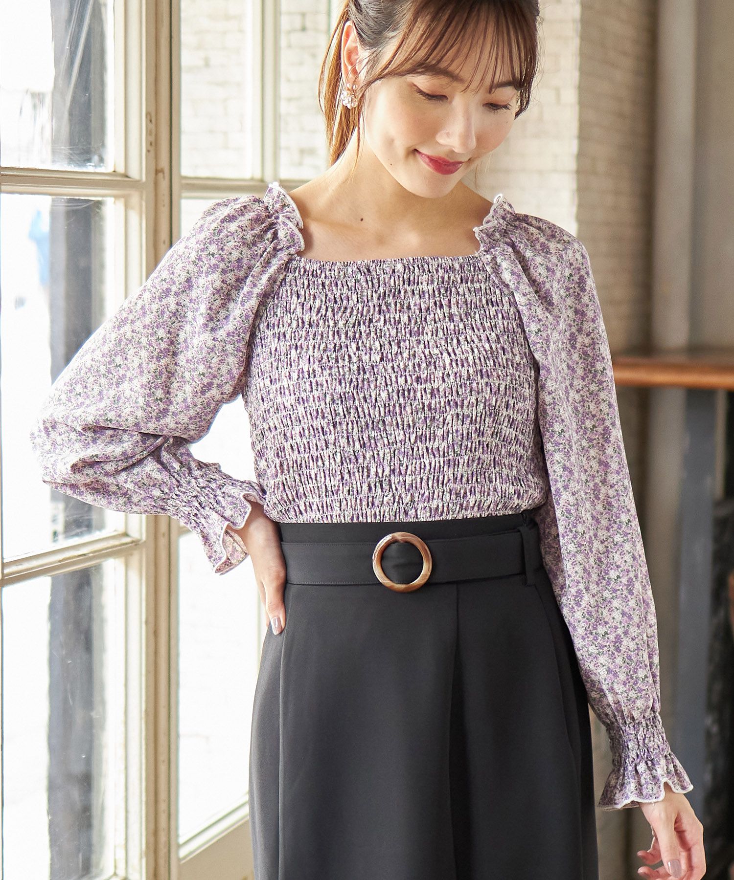 日本 tocco-closet - 歐風碎花方領雪紡上衣-知性黑