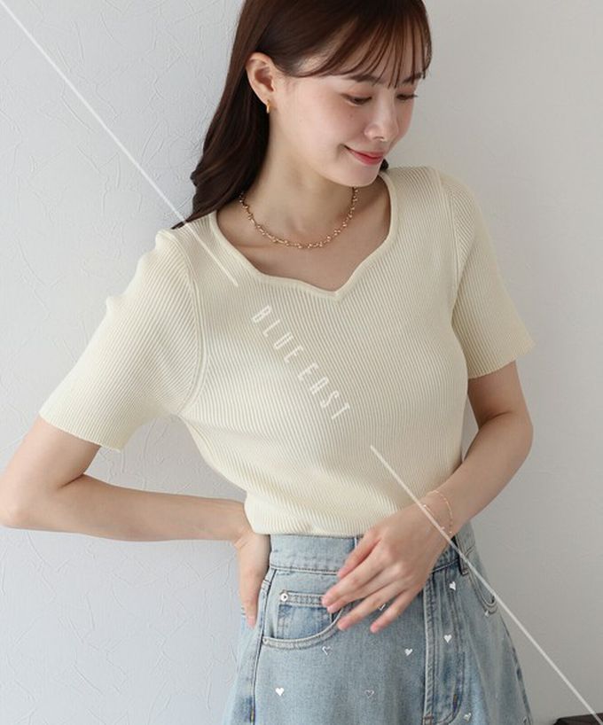 日本 BLUE EAST - 合身羅紋甜美桃心領短袖上衣-黑