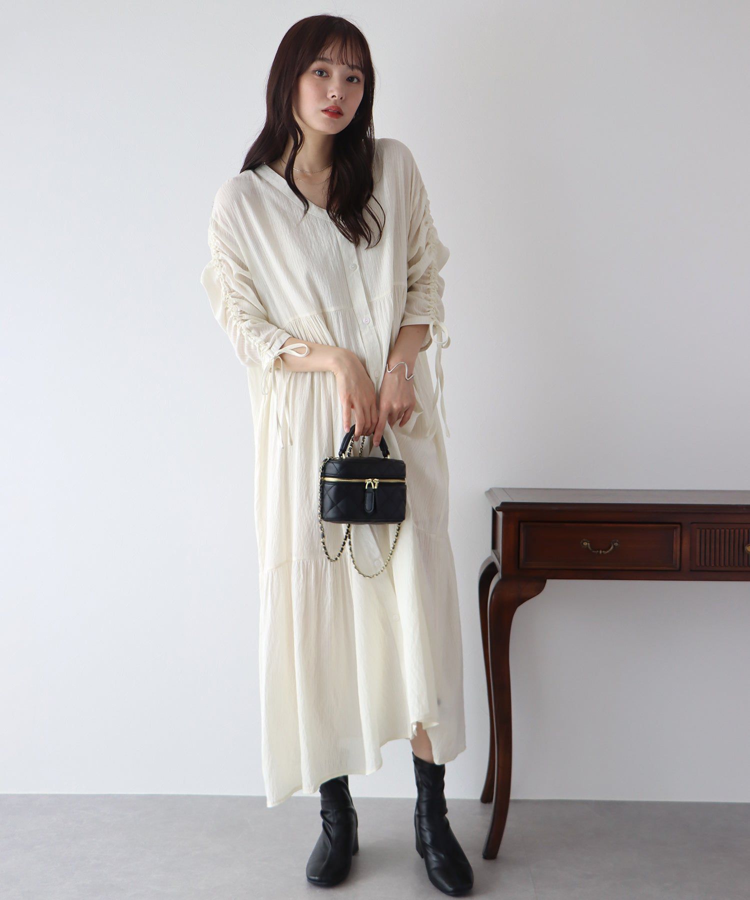 日本 BLUE EAST - 楊柳文藝抽繩長版襯衫-米杏