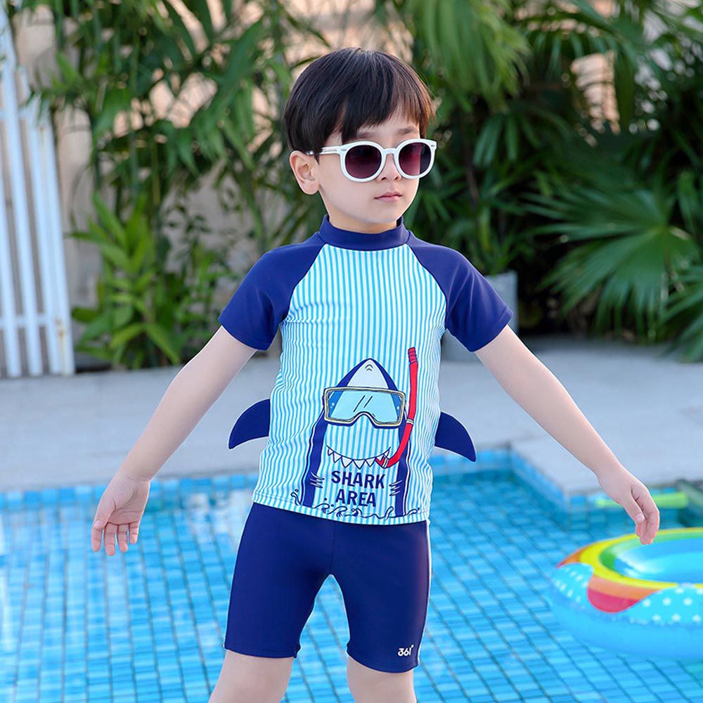 361° - 兒童卡通圖短袖泳衣套裝(二件組)-浮淺鯊魚-淺藍色