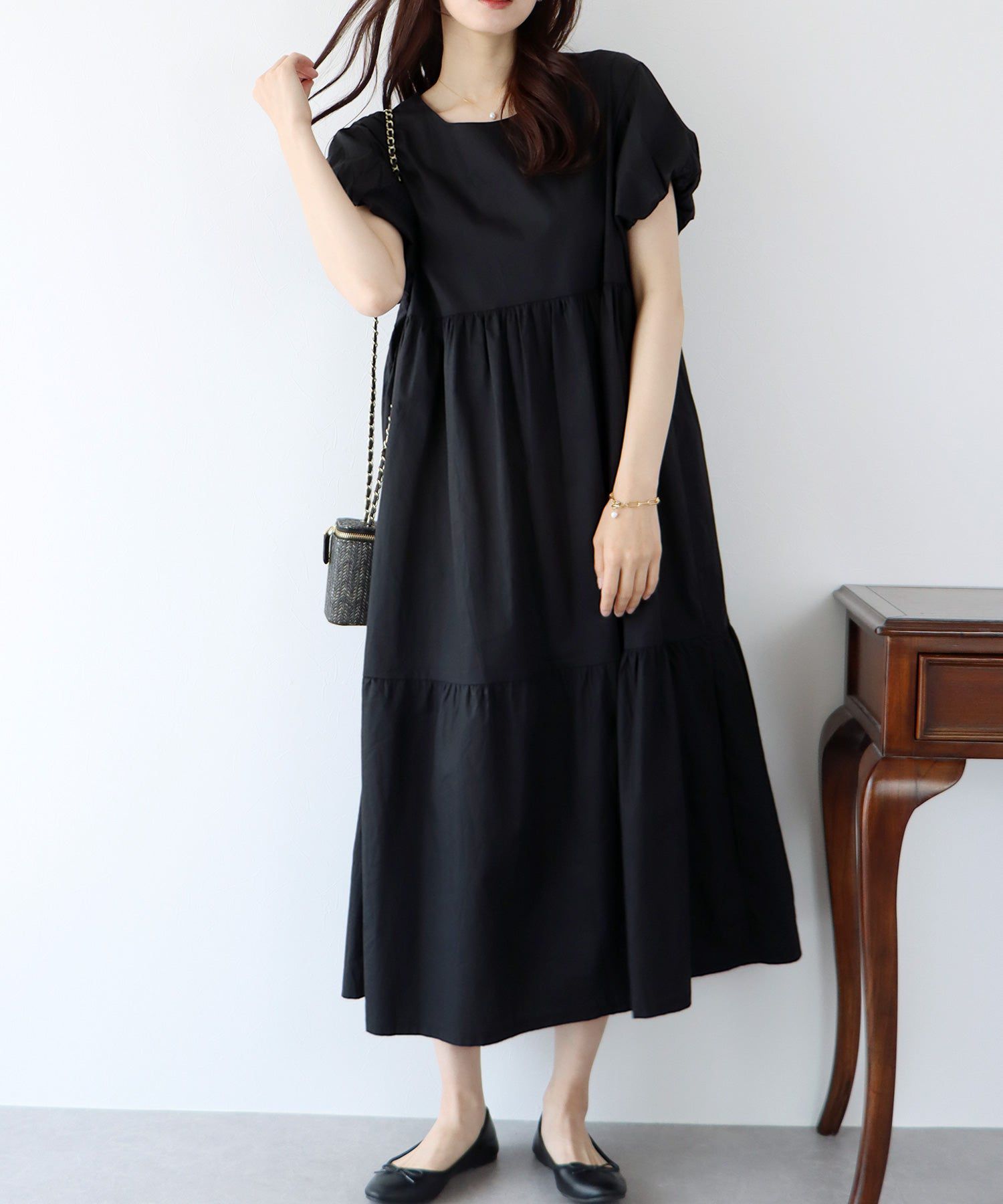 日本 BLUE EAST - 優雅的她泡泡袖洋裝-經典黑