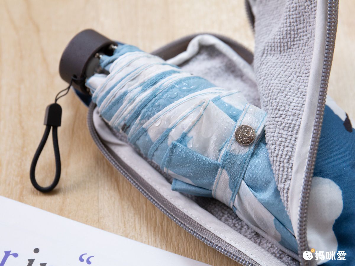 日本 nifty colors - 隨身雨傘吸水套-藍天白雲 (適用26cm以內折疊傘)