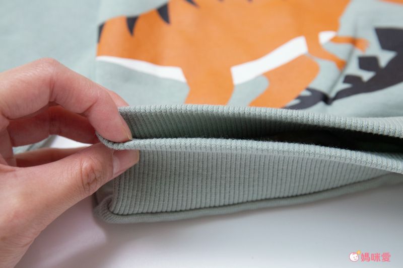 日本千趣會 - 可愛修身廓形荷葉袖洋裝-芥黃