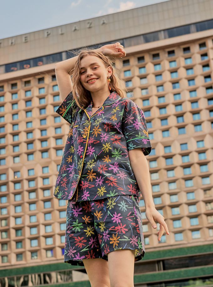 韓國 ULLALA - (情侶款)彩繪花口袋短袖睡衣套裝-女款-藍黑 (FREE)