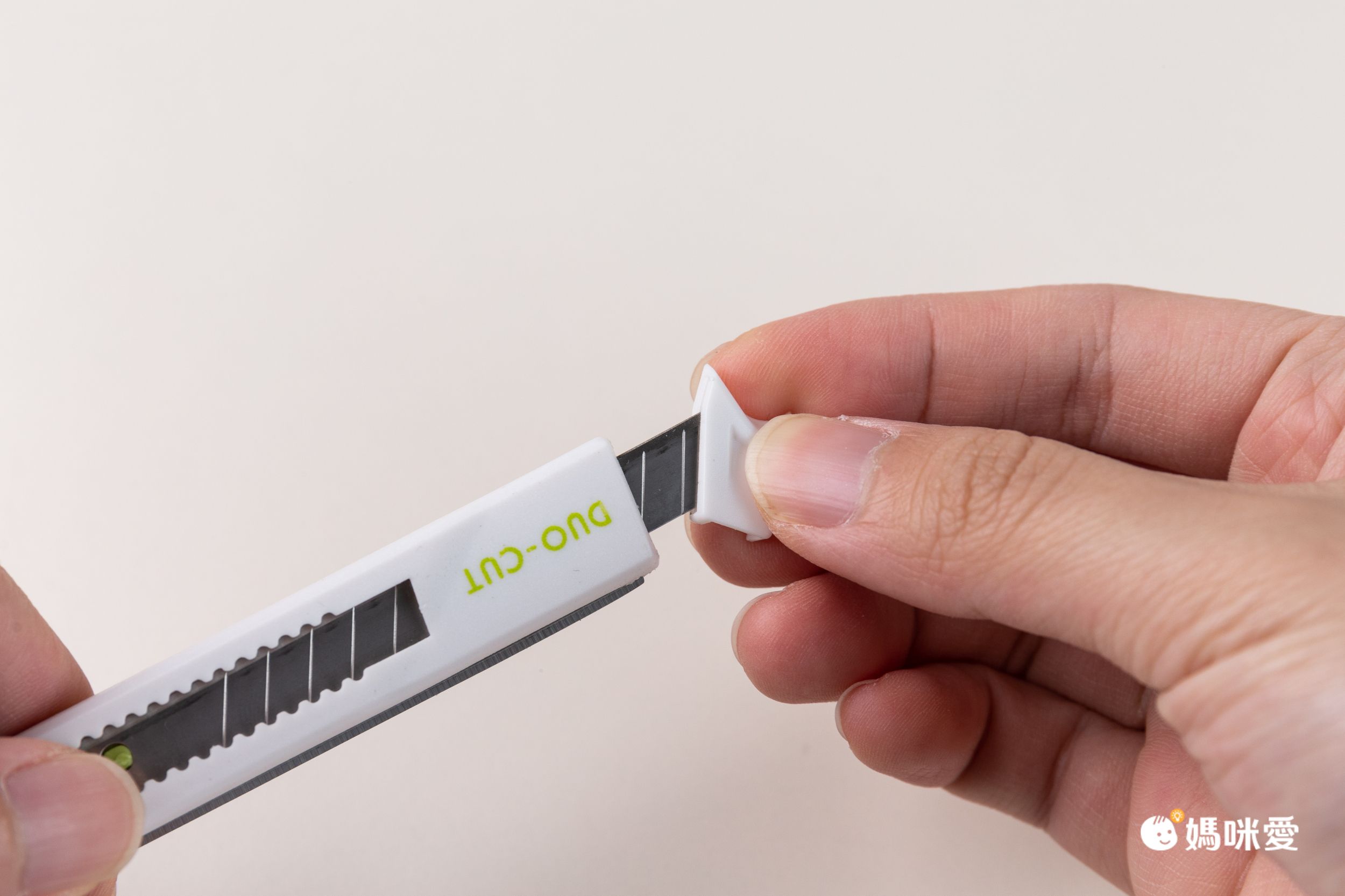 韓國代購 - DUO-CUT 開箱神器 2in1 剪剪刀/刀片-白X藍 (200mm x 70mm)