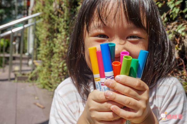 幫芭比製作獨一無二的裙子 ❤ 可重複製作～超好玩！