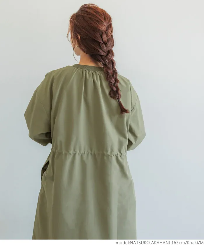 日本 COCA - 早春圓領抽繩收腰長版風衣-軍綠