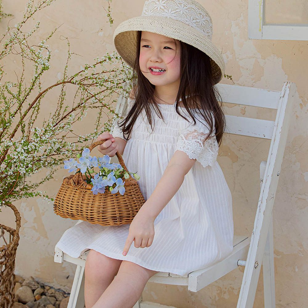 渡假風蕾絲裝飾細肩帶平口洋裝-白