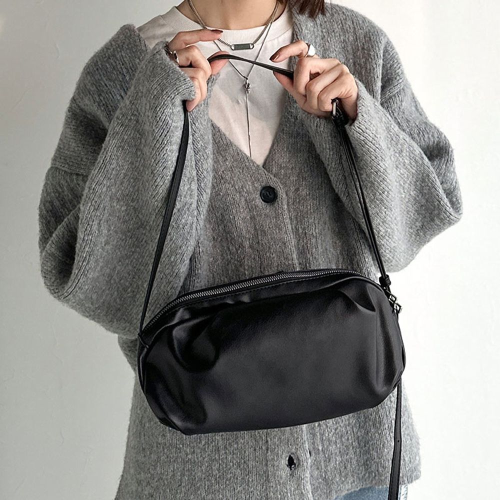 立體圓潤可愛肩背/側背包-黑